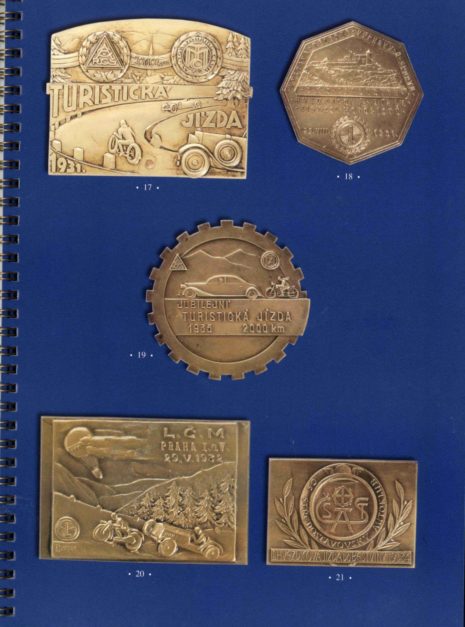 Pudr a benzin Troja 002 Pudr a benzin Troja 002